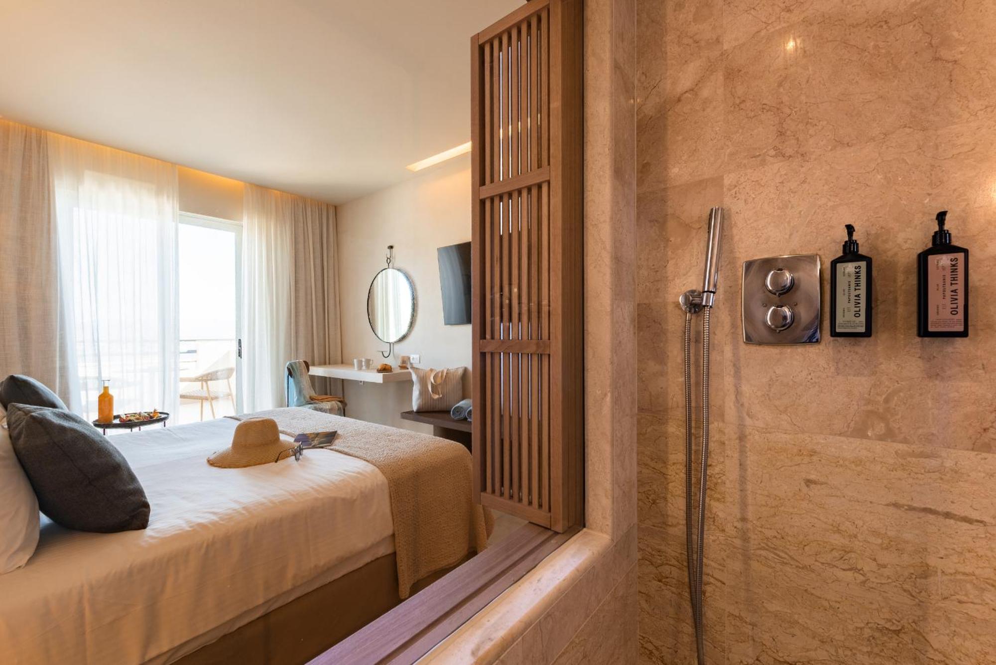 Mare, Seaside Hotel